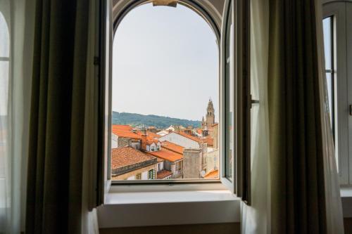 Suite Junior con vistas a la ciudad del hotel Compostela. Foto 5