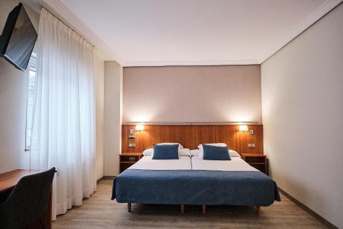 Habitación Triple Estándar del hotel Ciudad de Compostela