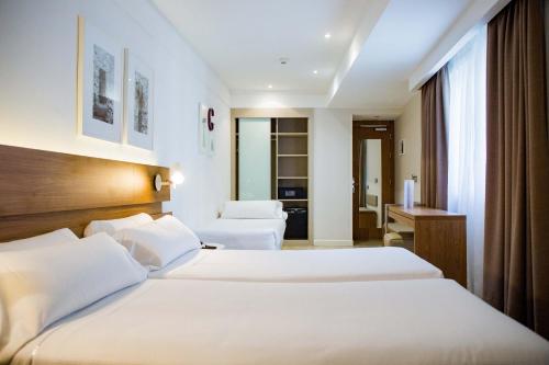 Habitación Triple del hotel Gelmirez. Foto 3