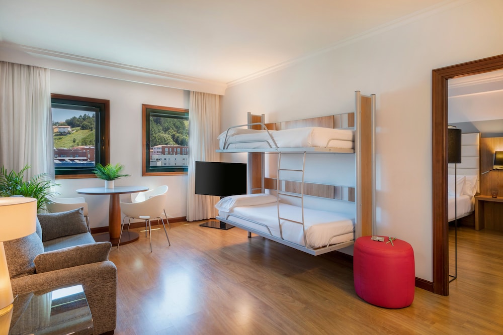 Habitación familiar del hotel Santiago Plaza Affiliated by Meliá