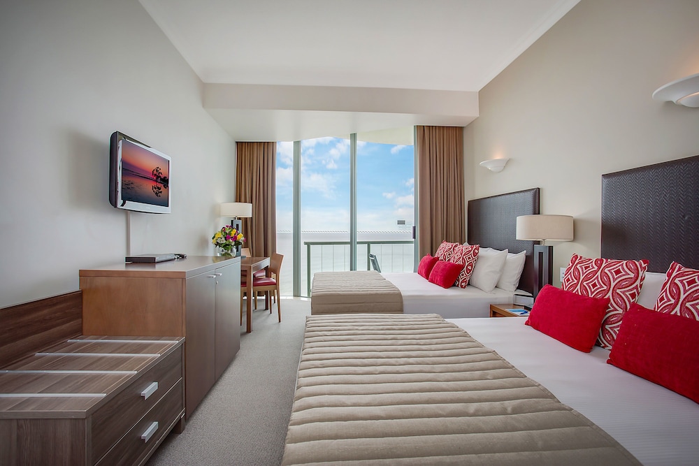 Habitación Doble Deluxe con Vistas al Océano del hotel Mantra Legends. Foto 1