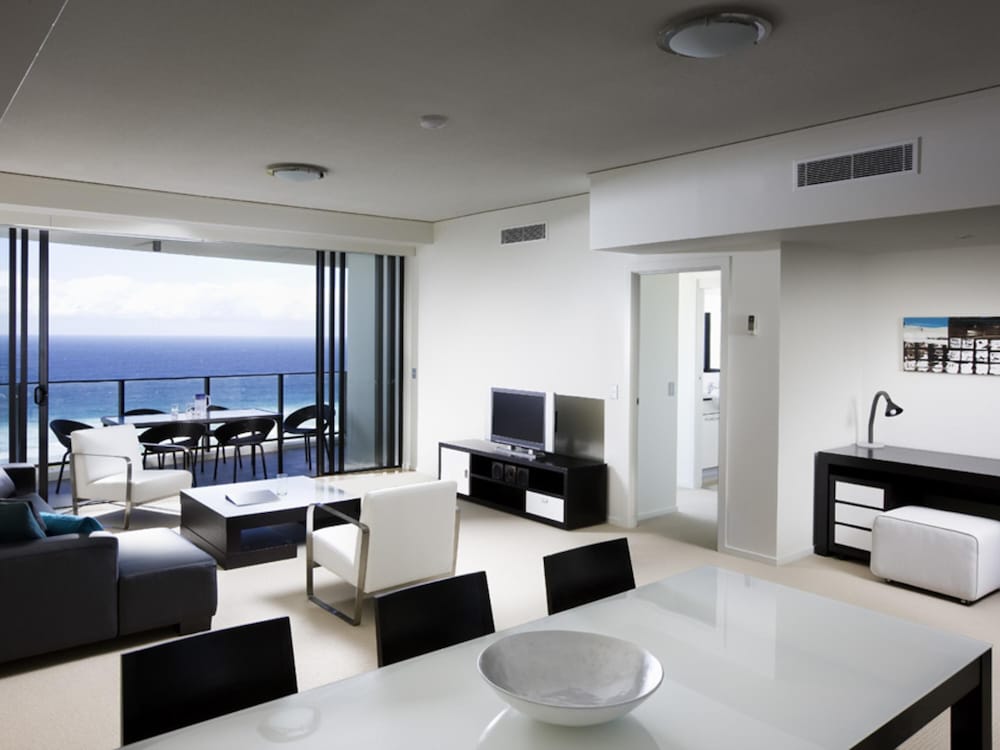 Suite de 3 dormitorios con vistas al océano del hotel Mantra Sierra Grand