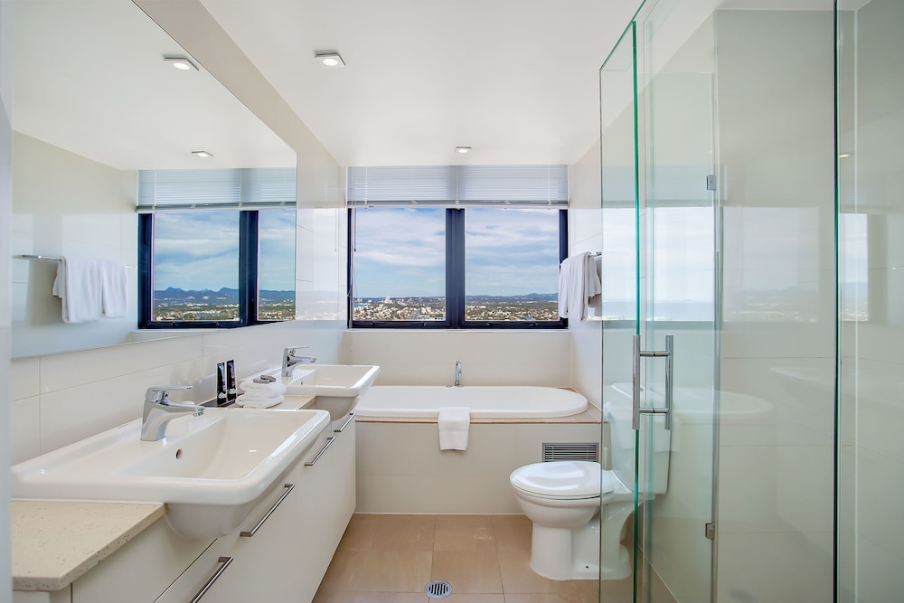 Suite de 3 dormitorios con vistas al océano del hotel Mantra Sierra Grand. Foto 7