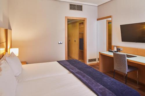 Habitación Doble con aparcamiento incluido del hotel Silken Ciudad De Vitoria. Foto 4