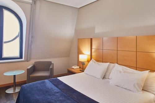 Habitación Doble Superior del hotel Silken Ciudad De Vitoria. Foto 2