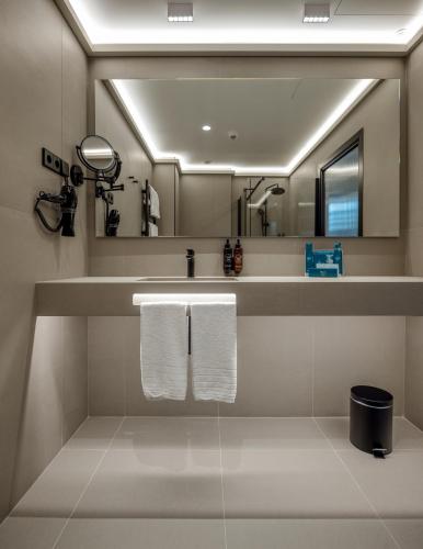 Habitación Doble Deluxe - 1 o 2 camas del hotel Silken Ciudad De Vitoria. Foto 3