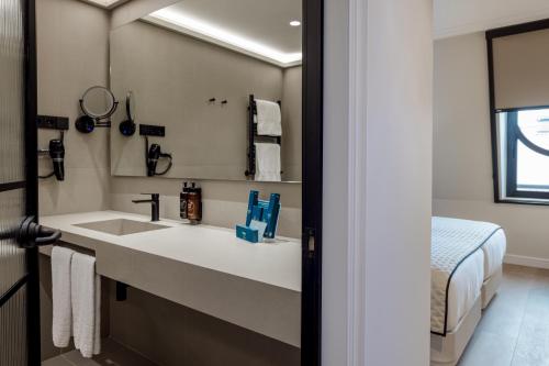 Habitación Doble Deluxe - 1 o 2 camas del hotel Silken Ciudad De Vitoria. Foto 6