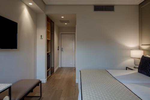 Habitación Doble Deluxe - 1 o 2 camas del hotel Silken Ciudad De Vitoria. Foto 8