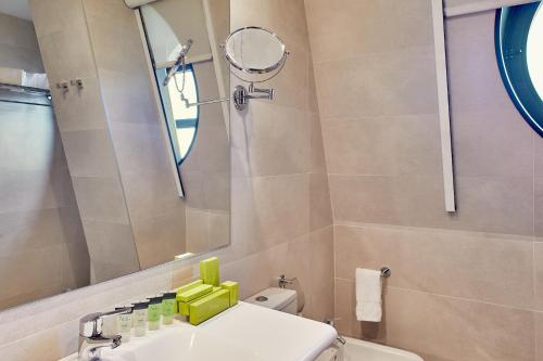 Habitación Doble Premium del hotel Silken Ciudad De Vitoria. Foto 3