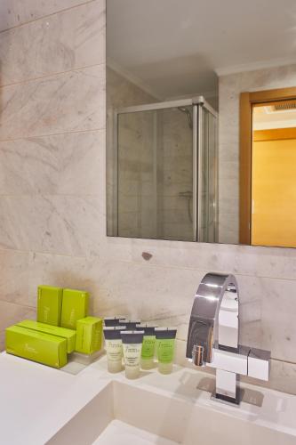 Suite Familiar del hotel Silken Ciudad De Vitoria. Foto 4