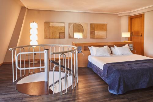 Suite Familiar del hotel Silken Ciudad De Vitoria. Foto 7
