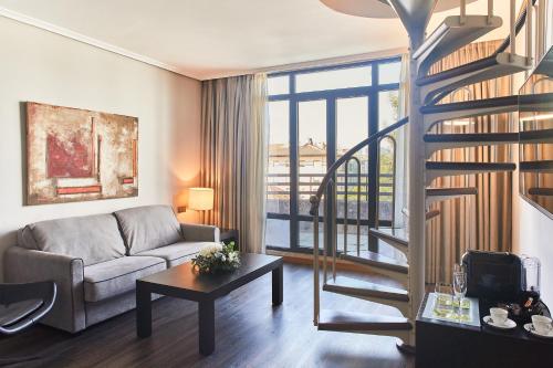 Suite Familiar del hotel Silken Ciudad De Vitoria. Foto 8