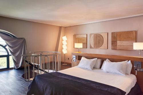 Suite Familiar del hotel Silken Ciudad De Vitoria. Foto 9
