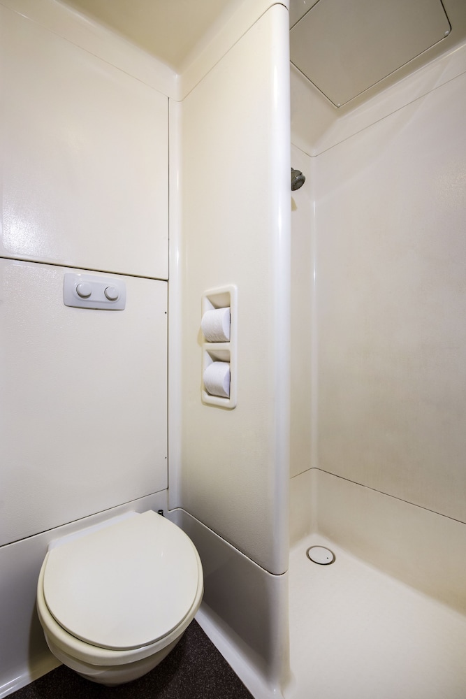 Habitación estándar con 2 camas individuales del hotel Ibis Budget Fawkner. Foto 3