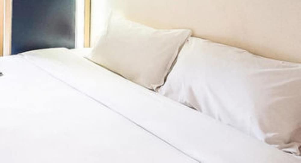 Habitación Estándar con cama Queen del hotel Ibis Budget Melbourne Cbd. Foto 1