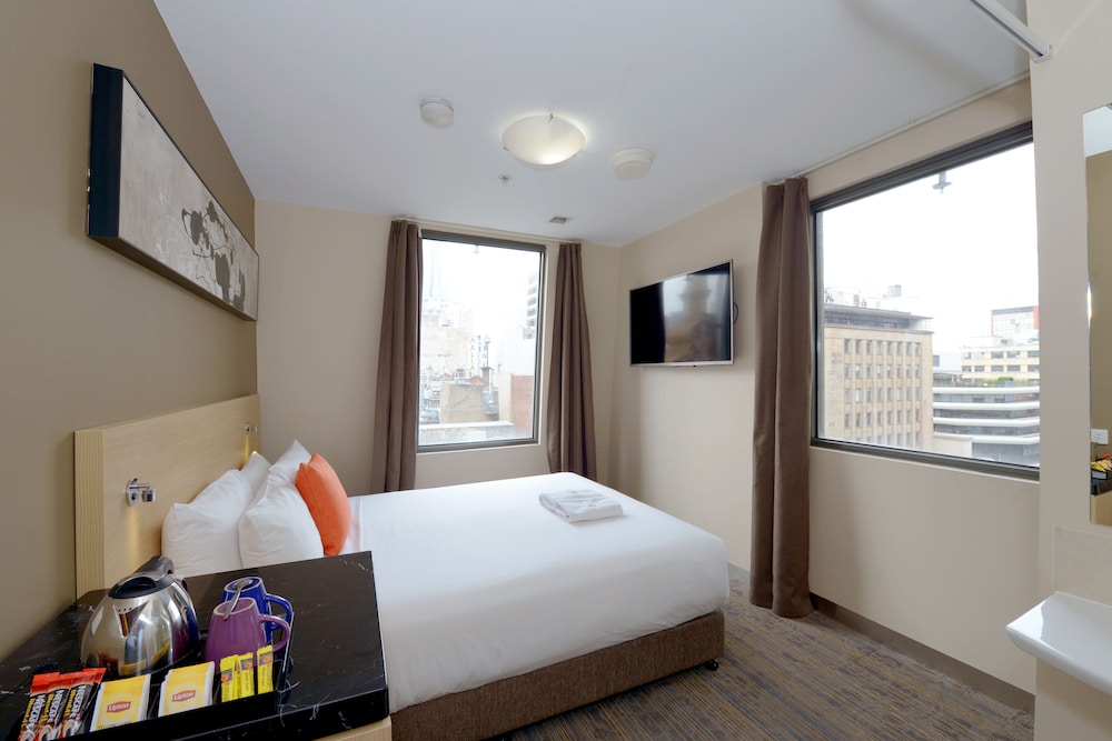 Habitación Estándar con cama Queen del hotel Ibis Budget Melbourne Cbd. Foto 5