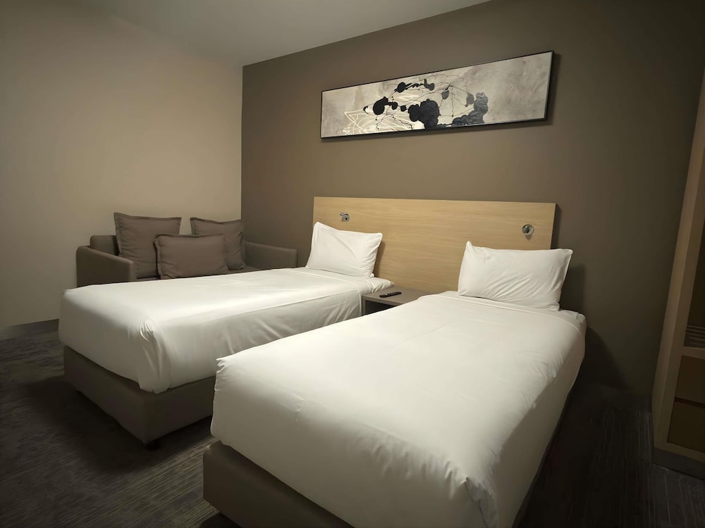 Habitación estándar con dos camas individuales del hotel Ibis Budget Melbourne Cbd. Foto 5