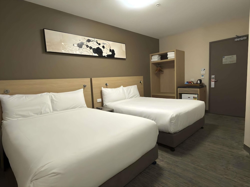 Habitación Doble con Dos Camas Dobles, Accesible para Sillas de Ruedas del hotel Ibis Budget Melbourne Cbd. Foto 7