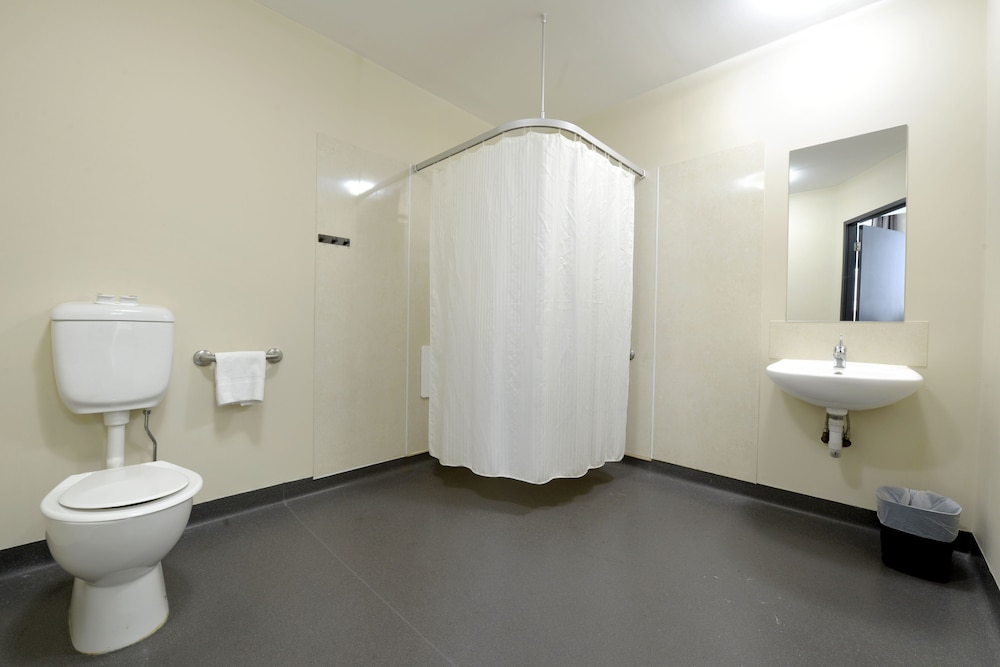 Habitación Doble con Dos Camas Dobles, Accesible para Sillas de Ruedas del hotel Ibis Budget Melbourne Cbd. Foto 8