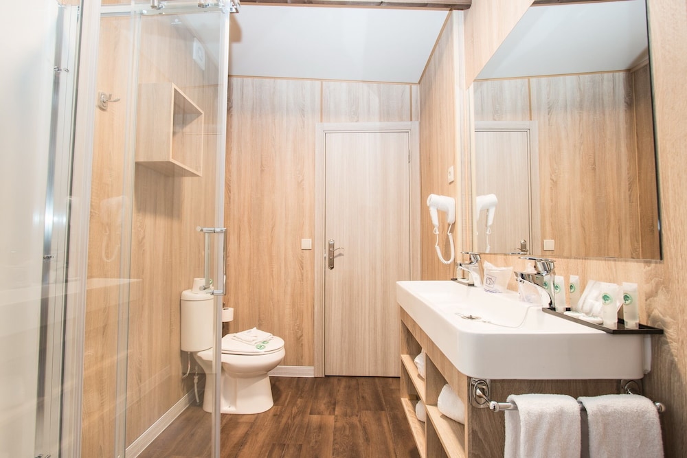Cabaña Lion Heart Premium del hotel Magic Robin Hood Lodge Resort. Foto 3