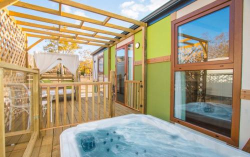 Cabaña Little John’s Lair Premium del hotel Magic Robin Hood Lodge Resort
