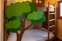 Cabaña ‘New Sherwood’ del hotel Magic Robin Hood Lodge Resort. Foto 1