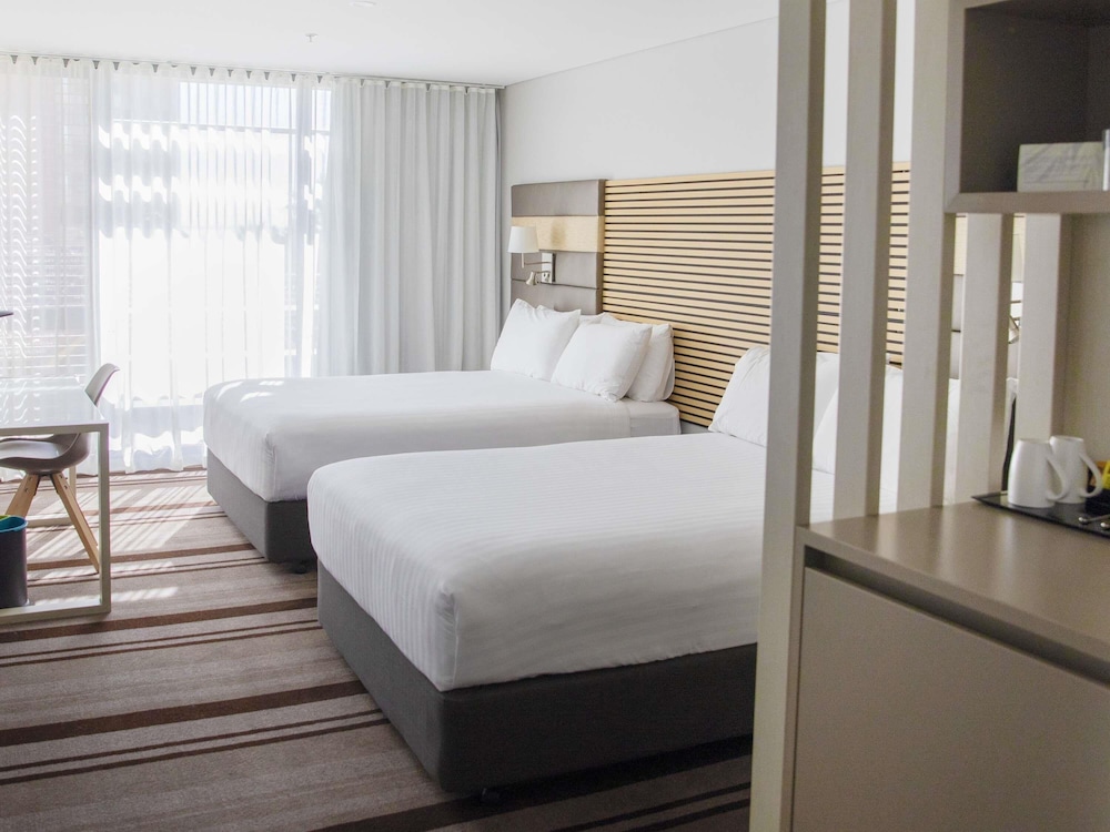 Habitación Superior con 2 camas dobles del hotel Novotel Newcastle Beach. Foto 4