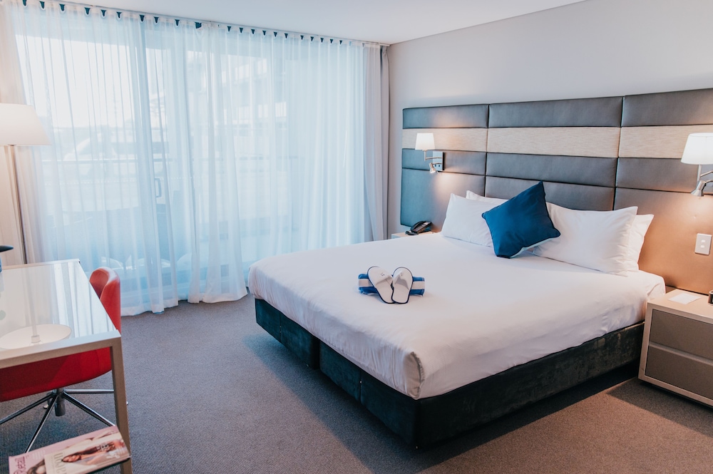 Habitación Superior con Balcón, 1 Cama King del hotel Novotel Newcastle Beach. Foto 2