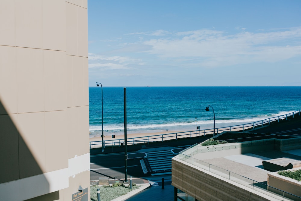 Habitación Superior con Balcón, 1 Cama King del hotel Novotel Newcastle Beach. Foto 5