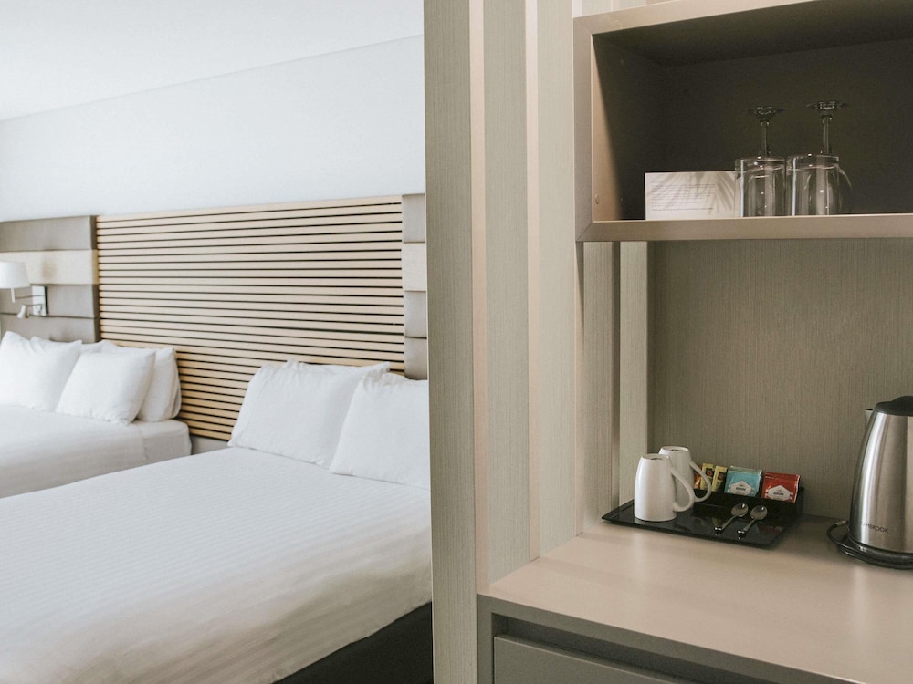 Habitación Superior con 2 camas dobles del hotel Novotel Newcastle Beach. Foto 9