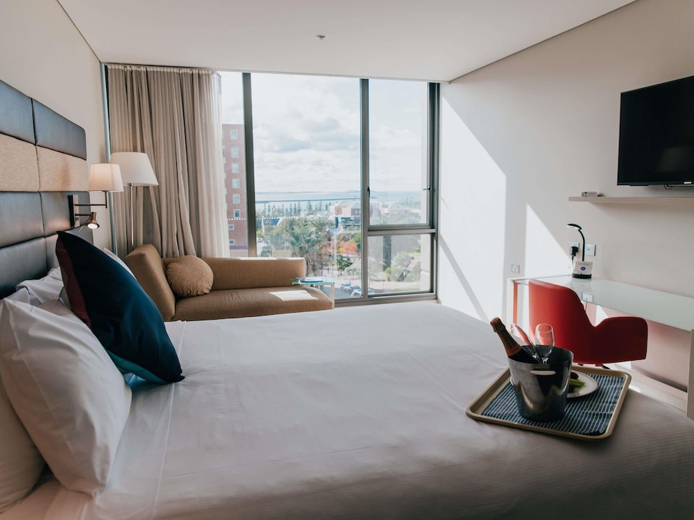 Habitación Superior con Vista al Puerto, 1 Cama King del hotel Novotel Newcastle Beach. Foto 6