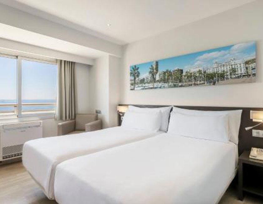 Habitación Familiar con vistas al mar del hotel Alicante Gran Sol, Affiliated by Meliá