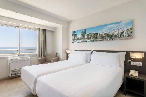 Habitación Familiar con vistas al mar del hotel Alicante Gran Sol, Affiliated by Meliá. Foto 1