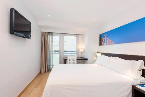 Habitación Doble Estándar del hotel Alicante Gran Sol, Affiliated by Meliá. Foto 2