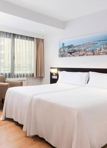 Habitación Doble Estándar del hotel Alicante Gran Sol, Affiliated by Meliá. Foto 3