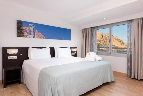Habitación Premium del hotel Alicante Gran Sol, Affiliated by Meliá. Foto 3