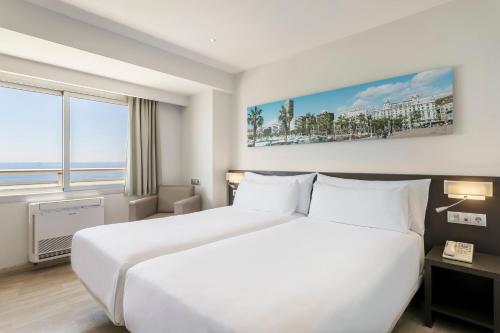 Habitación Familiar con vistas al mar del hotel Alicante Gran Sol, Affiliated by Meliá. Foto 1