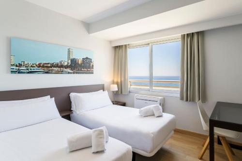 Habitación Familiar con vistas al mar del hotel Alicante Gran Sol, Affiliated by Meliá. Foto 5