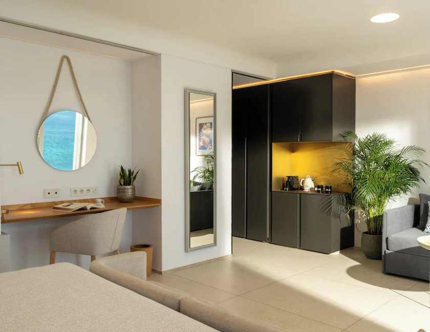 The Studio vista mar del hotel INNSiDE Alicante Porta Maris. Foto 1