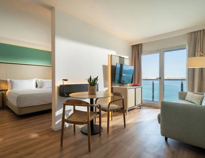 The Loft Connecting Room vista mar del hotel INNSiDE Alicante Porta Maris
