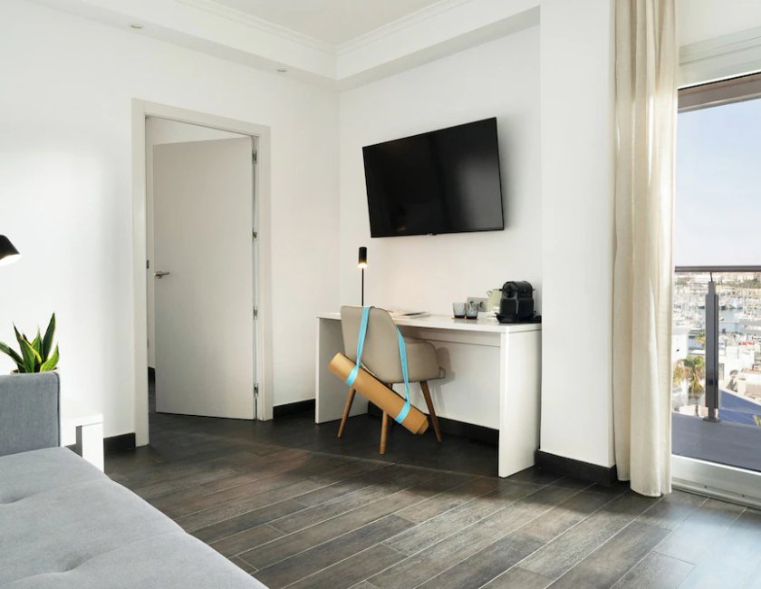 The Townhouse vista puerto del hotel INNSiDE Alicante Porta Maris. Foto 4