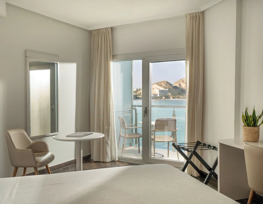 The INNSiDE Connecting Room Vista mar del hotel INNSiDE Alicante Porta Maris