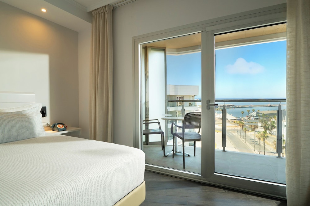 The Townhouse vista puerto del hotel INNSiDE Alicante Porta Maris