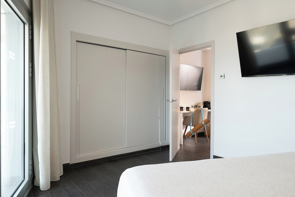 The Townhouse vista puerto del hotel INNSiDE Alicante Porta Maris. Foto 1