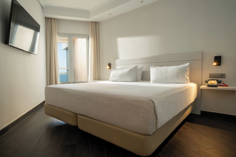 The Townhouse vista mar del hotel INNSiDE Alicante Porta Maris. Foto 1