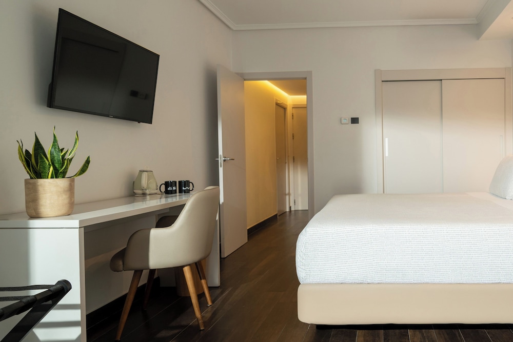 The INNSiDE Connecting Room vista puerto del hotel INNSiDE Alicante Porta Maris. Foto 4