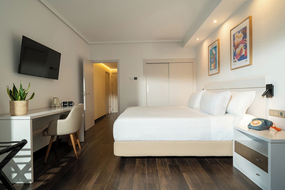 The INNSiDE Connecting Room Vista mar del hotel INNSiDE Alicante Porta Maris. Foto 6