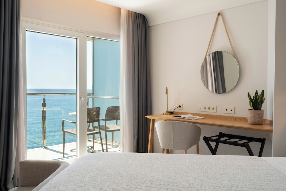 The INNSiDE Room premium vista mar del hotel INNSiDE Alicante Porta Maris. Foto 1