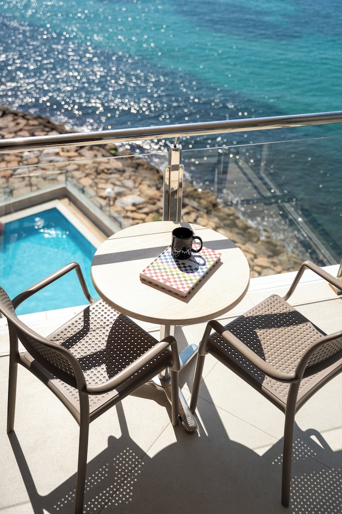 The INNSiDE Room premium vista mar del hotel INNSiDE Alicante Porta Maris. Foto 2