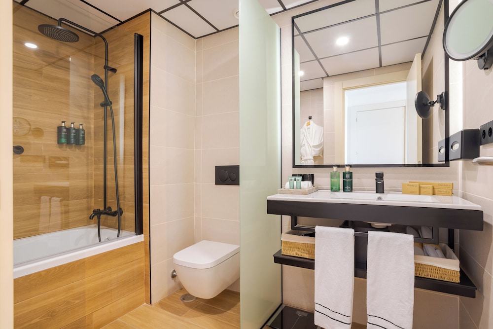 Junior Suite Premium The Level Vista puerto del hotel Melia Alicante. Foto 12